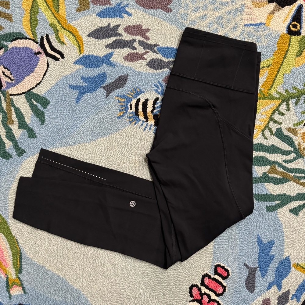 Lululemon leggings with pockets and waistband drawcord like new size 6